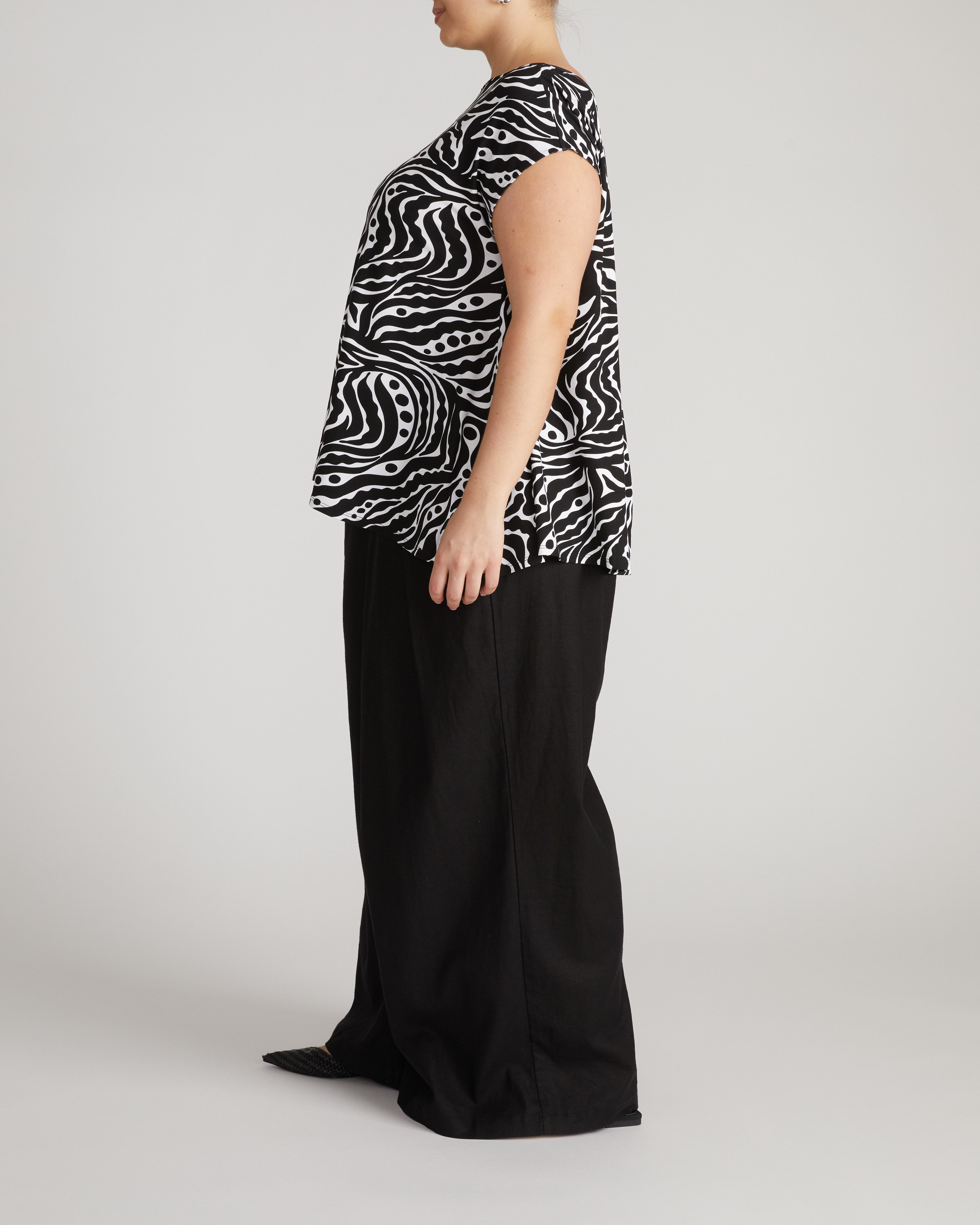 Heatwave Divine Jersey Flared Top - Black Bosco Print