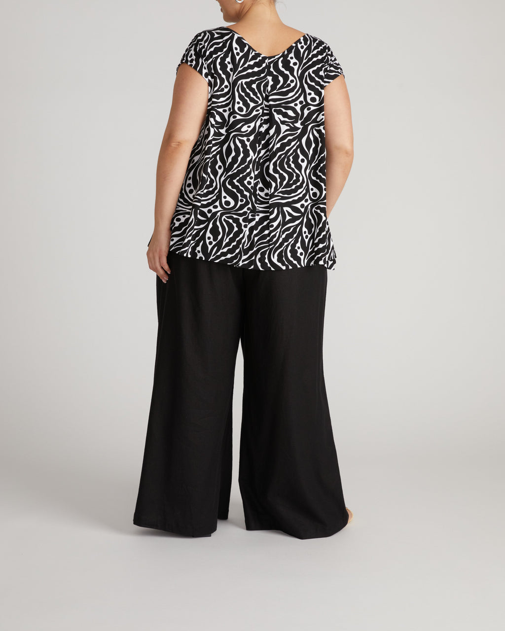 Heatwave Divine Jersey Flared Top - Black Bosco Print